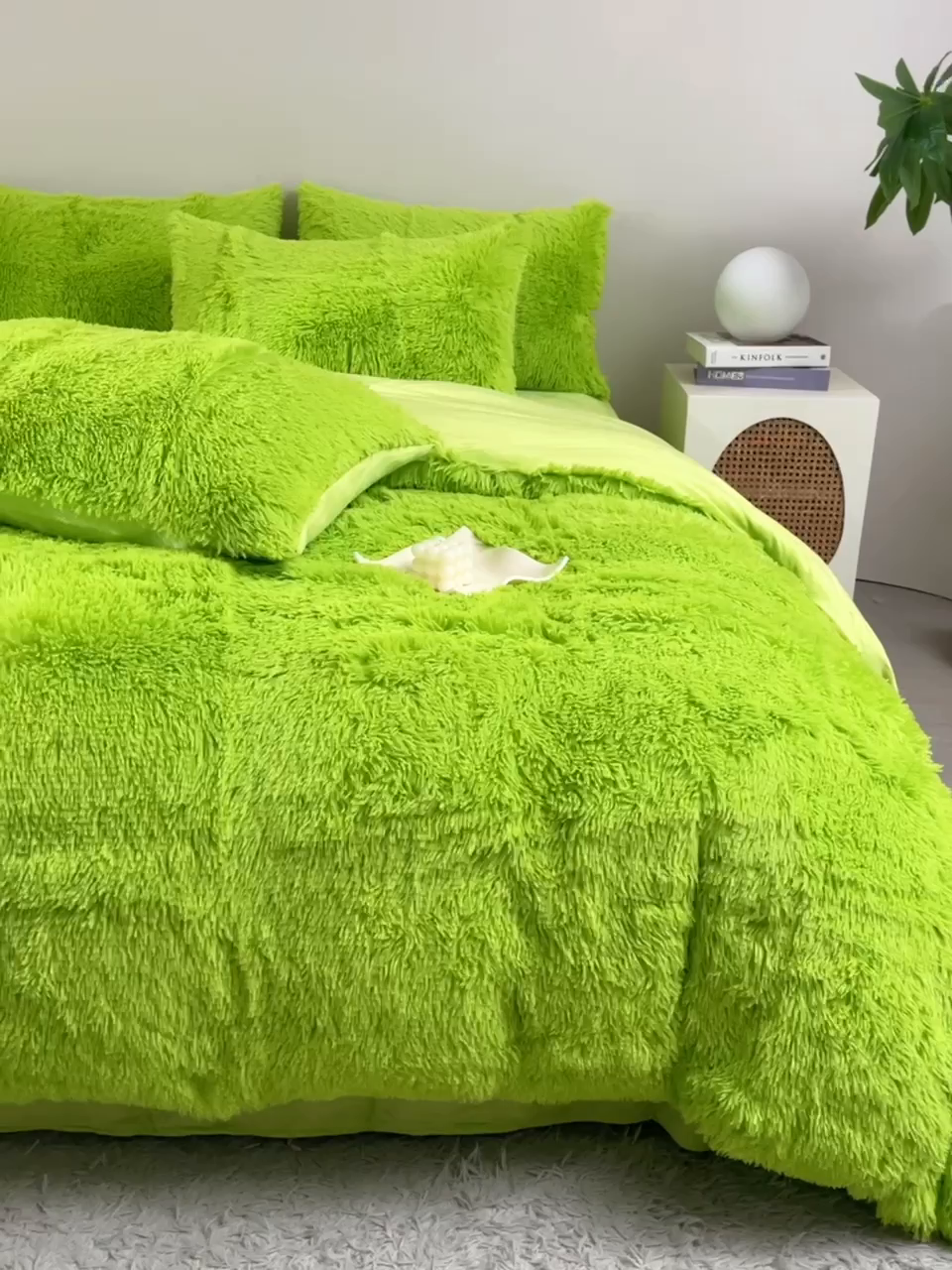 91家纺网 家纺一手货源 找家纺 品尚嘉家纺2025新款纯色水貂绒四件套长毛绒保暖套件荧光绿