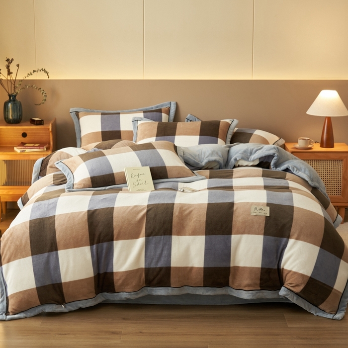 91家纺网 家纺一手货源 找家纺 2024新款无印风牛奶绒宽边可拆洗冬被被子被芯 无印风可拆洗冬被-大绿格