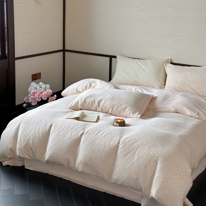 91家纺网 家纺一手货源 找家纺 （总）玛奇朵 2024新品韩国A类色织简约双面波点提花双层皱皱纱-波尔卡舞曲