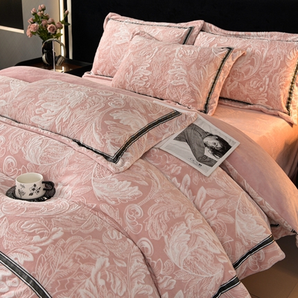 91家纺网 家纺一手货源 找家纺 （总）妮恒美 2024新款提花织带款牛奶绒床笠款四件套11