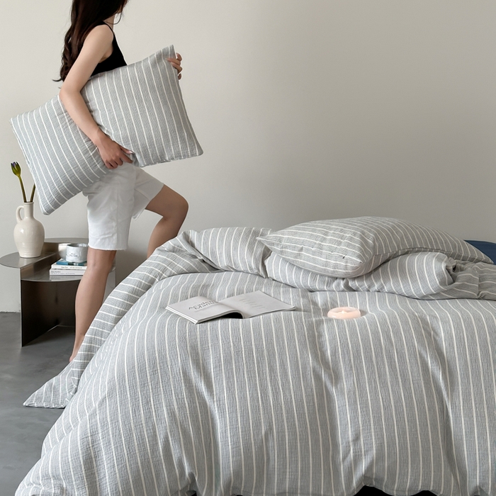 91家纺网 家纺一手货源 找家纺 玛奇朵 2024新品简约色织中古细条纹双层皱皱纱-时尚印迹 时尚印迹-深蓝