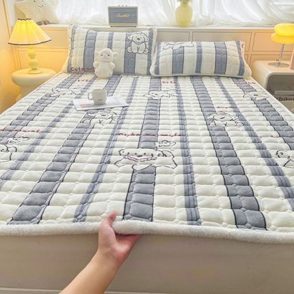 91家纺网 家纺一手货源 找家纺 总 眠势力 2025新款牛奶绒床垫保防滑床护垫床褥学生垫子可机洗