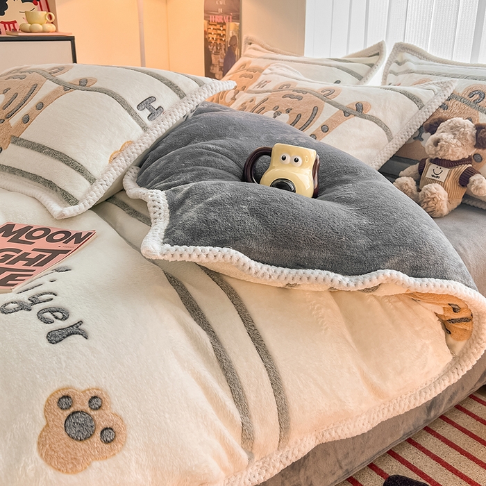 91家纺网 家纺一手货源 找家纺 倾慕家纺 2024新款加厚保暖6D立体雪花绒系列-四件套 欢乐小虎