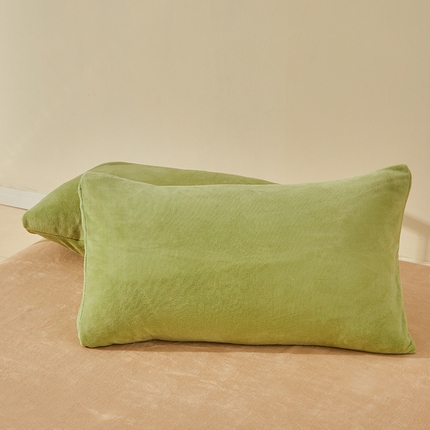 91家纺网 家纺一手货源 找家纺 七仙女家纺 2025新款A类230g高克重牛奶绒单品枕套 豆绿色