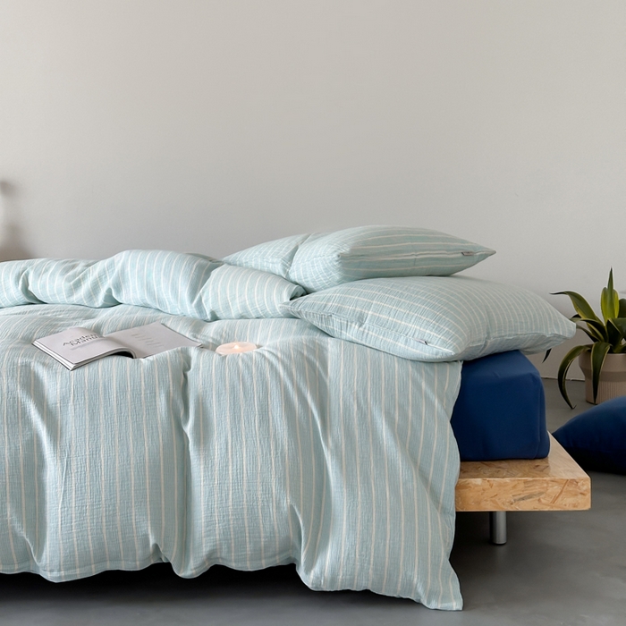 91家纺网 家纺一手货源 找家纺 （总）玛奇朵 2024新品简约色织中古细条纹双层皱皱纱-时尚印迹