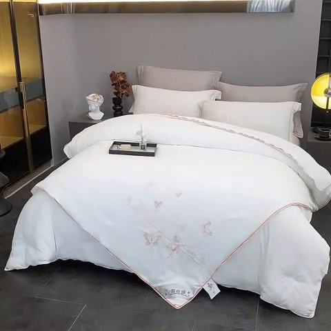 91家纺网 家纺一手货源 找家纺 恒鑫 2025新款全棉绣花桑蚕丝冬被春秋被拉链二合一子母被 月光白