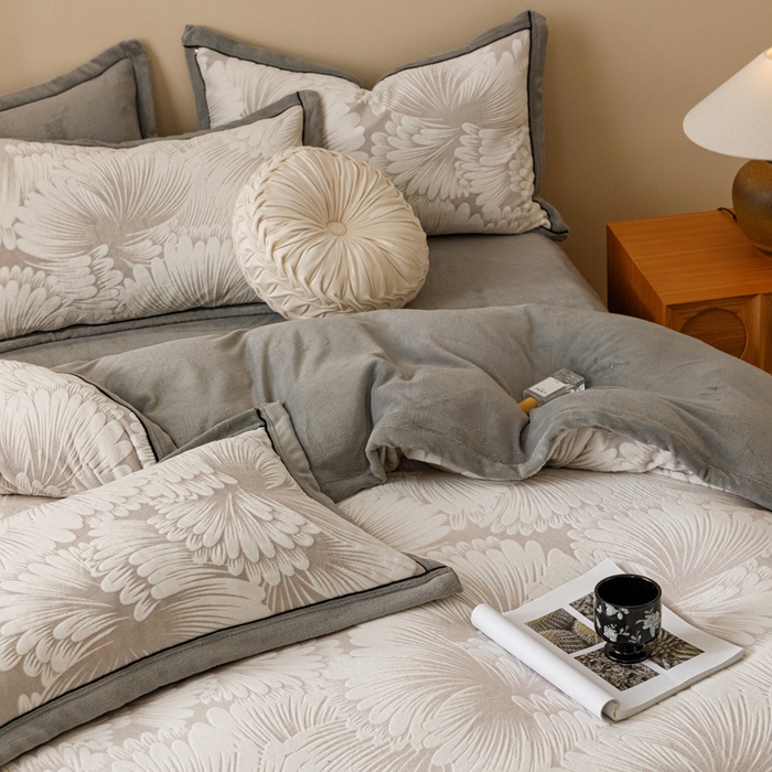 91家纺网 家纺一手货源 找家纺 2024新款牛奶绒染色雕花可拆洗冬被被子被芯 绽放