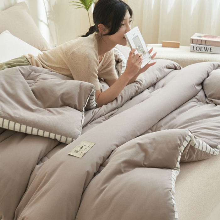 91家纺网 家纺一手货源 找家纺 2024新款b类简约条纹立体大豆纤维冬被被子被芯 条纹立体-浅灰