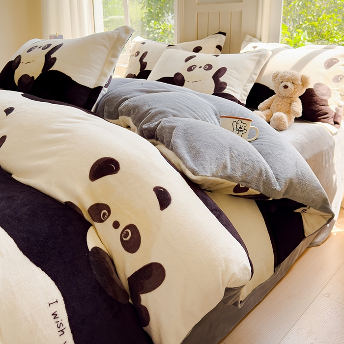 91家纺网 家纺一手货源 找家纺 狂想家 2025新款加厚牛奶绒卡通印花四件套 萌趣森林