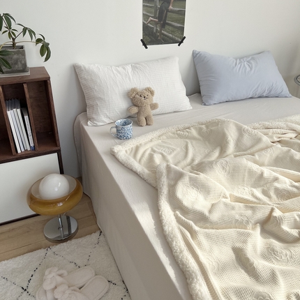 91家纺网 家纺一手货源 找家纺 （总）六巷胡同 2024新款小红书博主风山茶花羊羔绒毯子毛毯午睡毯-风格二