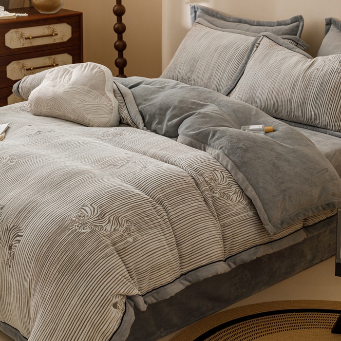 91家纺网 家纺一手货源 找家纺 2024新款牛奶绒染色雕花可拆洗冬被被子被芯 条纹斑马