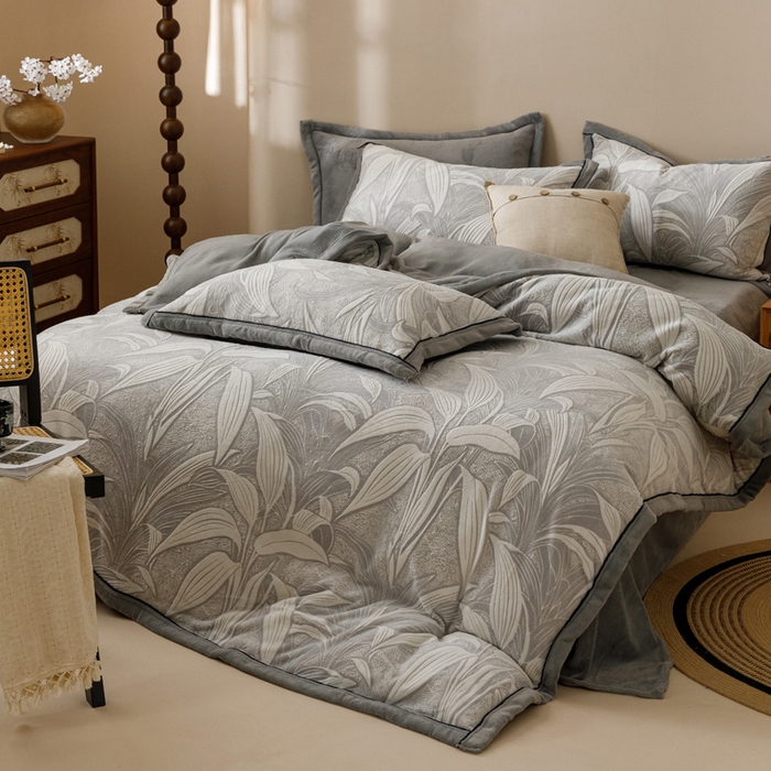 91家纺网 家纺一手货源 找家纺 2024新款牛奶绒染色雕花可拆洗冬被被子被芯 爱在春秋