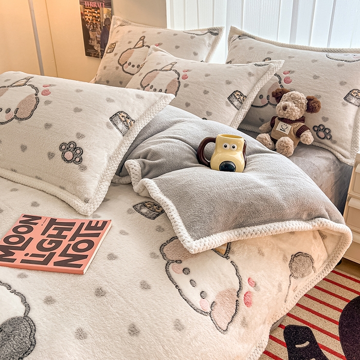 91家纺网 家纺一手货源 找家纺 倾慕家纺 2024新款加厚保暖6D立体雪花绒系列-四件套 礼物小狗