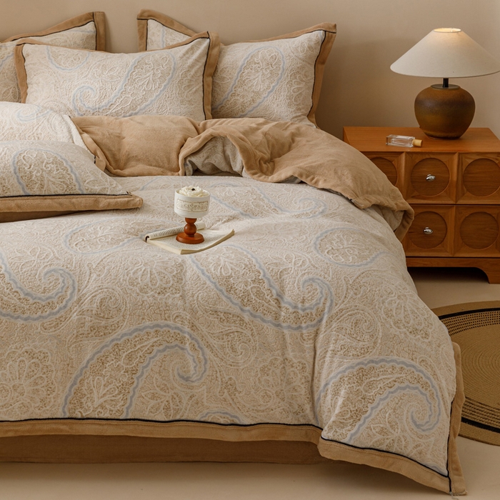 91家纺网 家纺一手货源 找家纺 2024新款牛奶绒染色雕花可拆洗冬被被子被芯 凤尾花