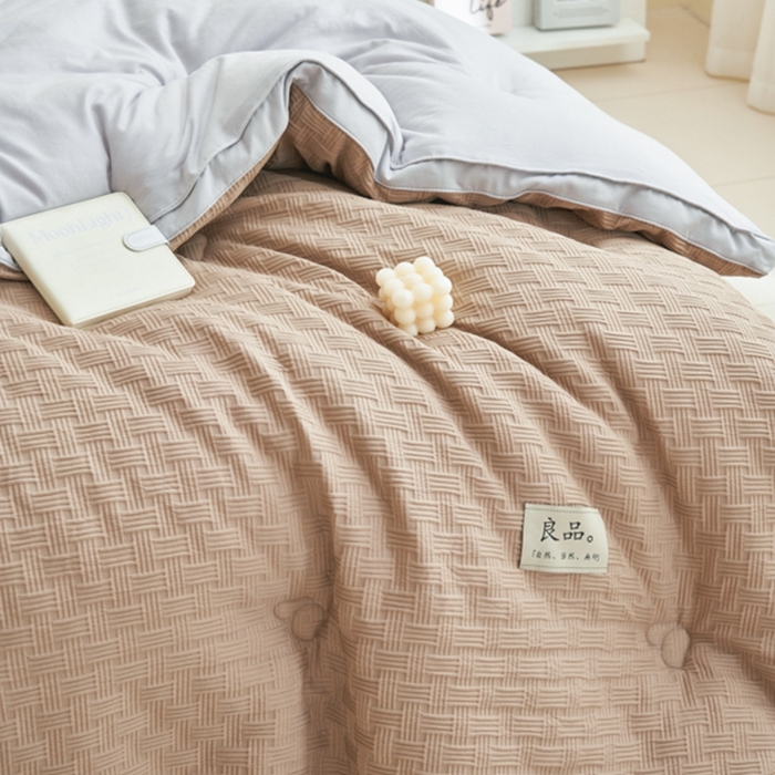 91家纺网 家纺一手货源 找家纺 2024新款b类针织良品格大豆纤维冬被被子被芯 良品格-驼+灰