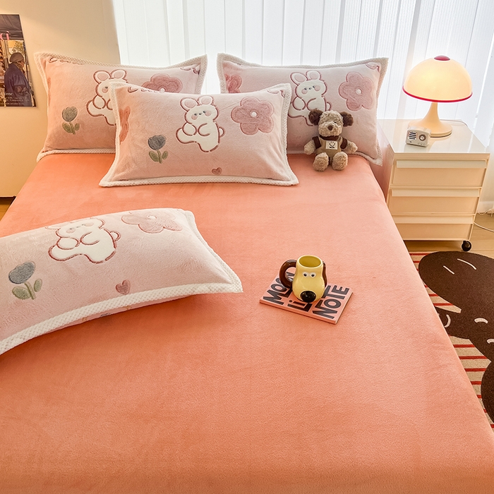 91家纺网 家纺一手货源 找家纺 倾慕家纺 2024新款加厚保暖6D立体雪花绒系列-四件套 活泼小兔