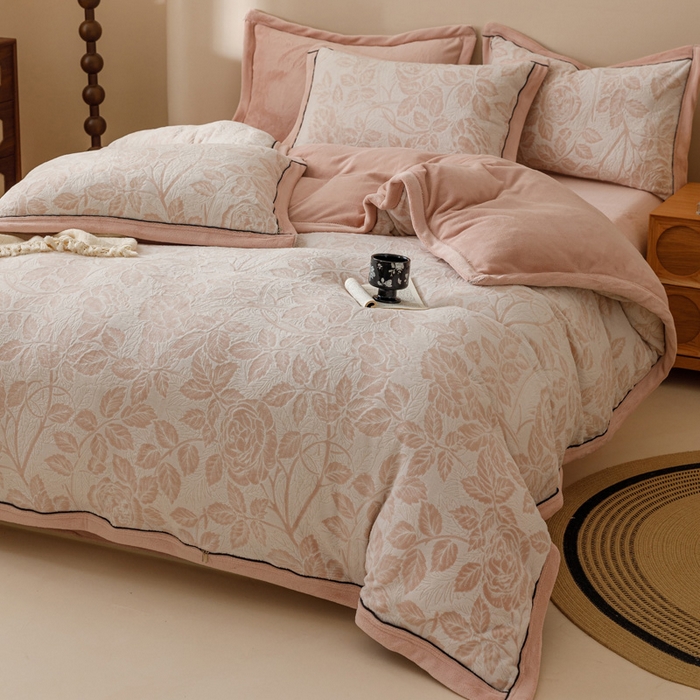 91家纺网 家纺一手货源 找家纺 2024新款牛奶绒染色雕花可拆洗冬被被子被芯 爱意浓浓