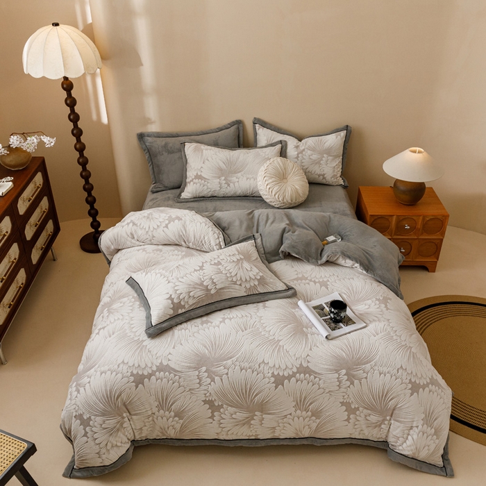 91家纺网 家纺一手货源 找家纺 2024新款牛奶绒染色雕花可拆洗冬被被子被芯 绽放