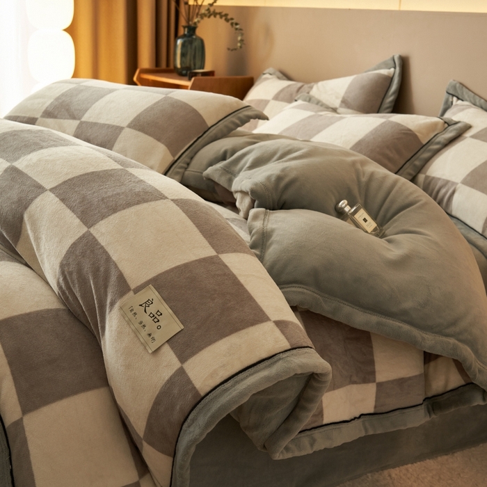 91家纺网 家纺一手货源 找家纺 2024新款无印风牛奶绒宽边可拆洗冬被被子被芯 无印风可拆洗冬被-灰白格