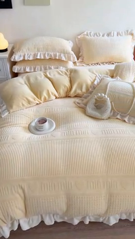 91家纺网 家纺一手货源 找家纺 2024新款法式公主风加厚牛奶绒立体雕花绒四件套 爱心min黄