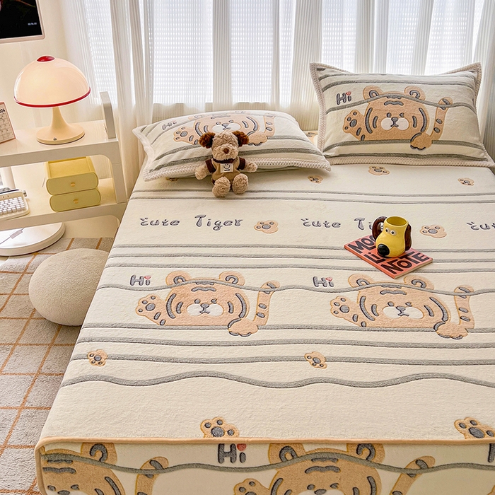 91家纺网 家纺一手货源 找家纺 倾慕家纺 2024新款加厚保暖6D立体雪花绒系列-单床笠 欢乐小虎