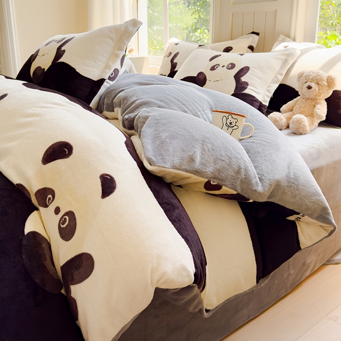 91家纺网 家纺一手货源 找家纺 狂想家 2025新款加厚牛奶绒卡通印花四件套 萌趣森林