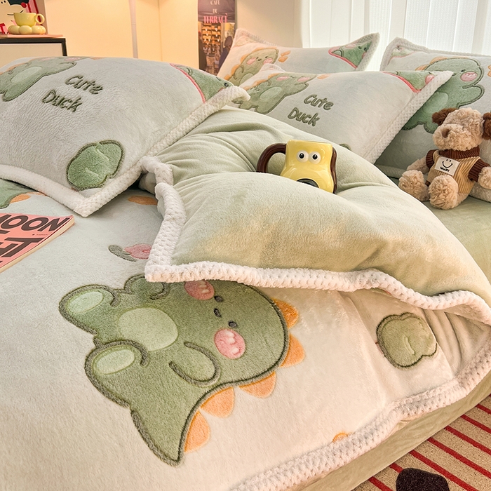 91家纺网 家纺一手货源 找家纺 倾慕家纺 2024新款加厚保暖6D立体雪花绒系列-四件套 绿色小龙