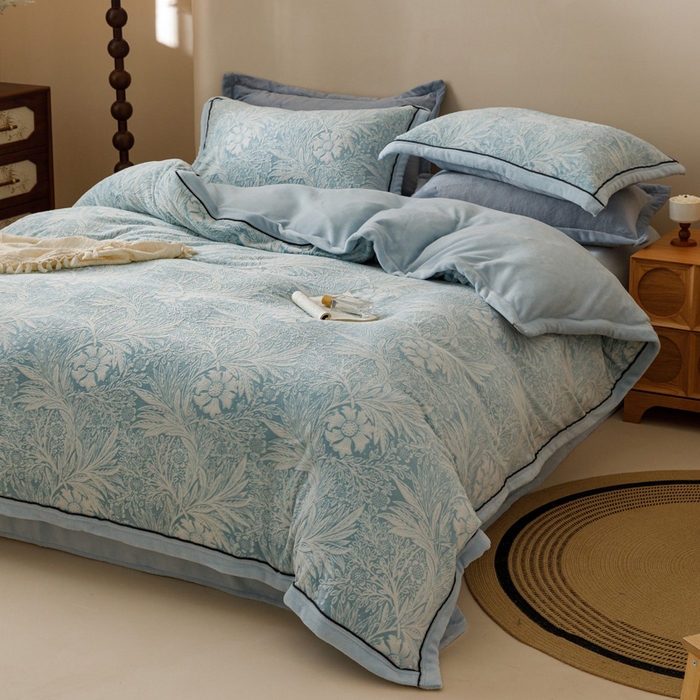 91家纺网 家纺一手货源 找家纺 2024新款牛奶绒染色雕花可拆洗冬被被子被芯 简爱