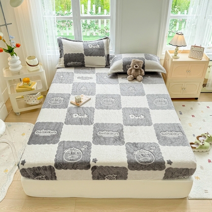 91家纺网 家纺一手货源 找家纺 恋佳居 2025新款加厚雪花绒印花床笠 棋盘格