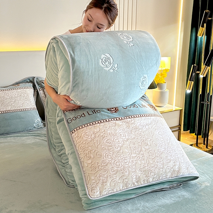 91家纺网 家纺一手货源 找家纺 雨洋2025新款加厚保暖8.5斤牛奶绒金貂婴儿绒四件套 慕斯