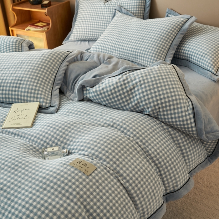 91家纺网 家纺一手货源 找家纺 2024新款无印风牛奶绒宽边可拆洗冬被被子被芯 无印风可拆洗冬被-天蓝小格