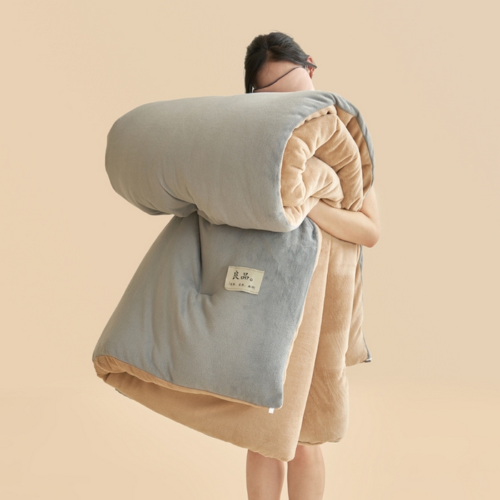 91家纺网 家纺一手货源 找家纺 2024新款双面牛奶绒德绒拼色冬被四件套 德绒拼色-浅灰