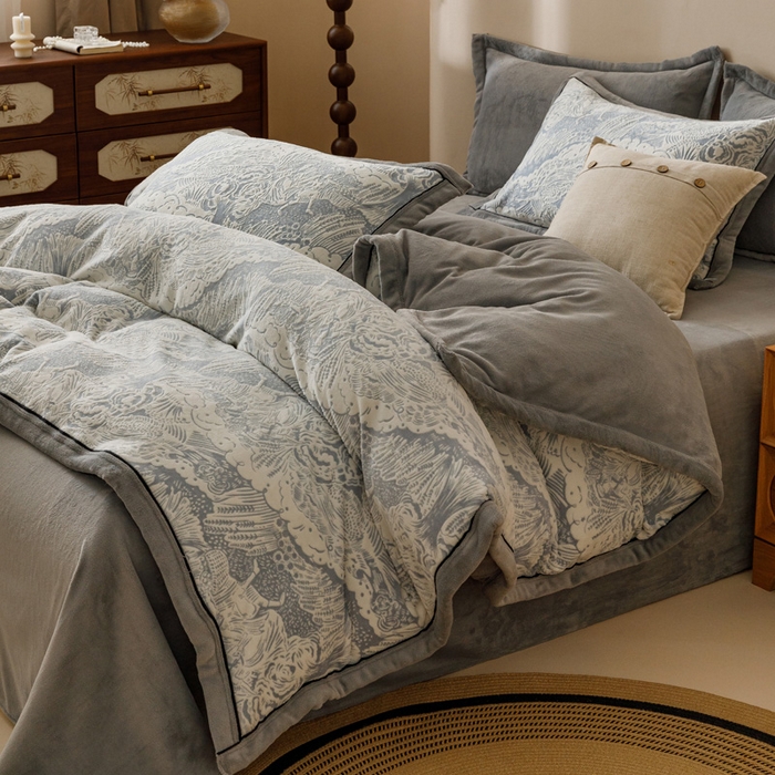 91家纺网 家纺一手货源 找家纺 2024新款牛奶绒染色雕花可拆洗冬被被子被芯 还之恋