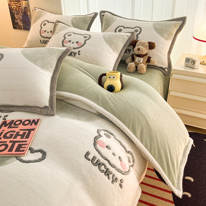 91家纺网 家纺一手货源 找家纺 倾慕家纺 2024新款加厚保暖6D立体雪花绒系列-单被套 奶茶小熊