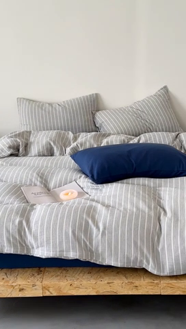 91家纺网 家纺一手货源 找家纺 玛奇朵 2024新品简约色织中古细条纹双层皱皱纱-时尚印迹 时尚印迹-深蓝