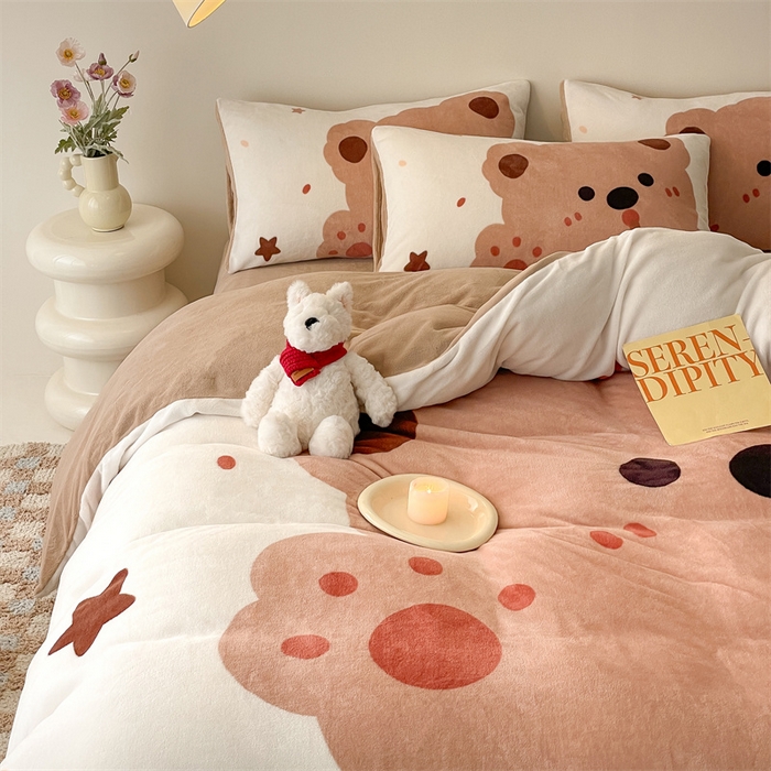 91家纺网 家纺一手货源 找家纺 星座家纺 2025新款大版卡通牛奶绒四件套 曲奇小熊