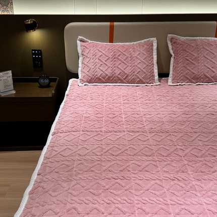 91家纺网 家纺一手货源 找家纺 （总）一隅花田 2024新款塔芙蓉夹棉床盖床护垫