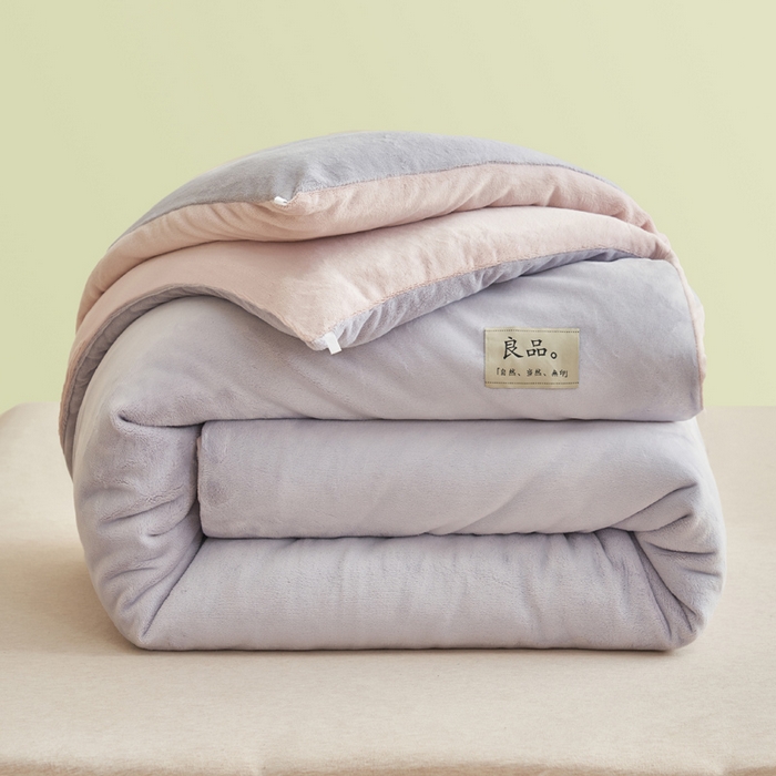 91家纺网 家纺一手货源 找家纺 2024新款双面牛奶绒德绒拼色冬被四件套 德绒拼色-浅紫