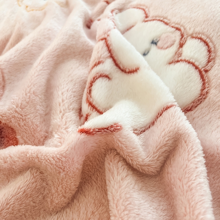 91家纺网 家纺一手货源 找家纺 倾慕家纺 2024新款加厚保暖6D立体雪花绒系列-四件套 活泼小兔