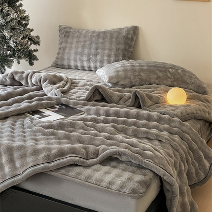 91家纺网 家纺一手货源 找家纺 欧邦 新款泡泡绒仿兔毛牛奶绒床笠可搭配同款毛毯（外贸供货） 泡泡浅灰