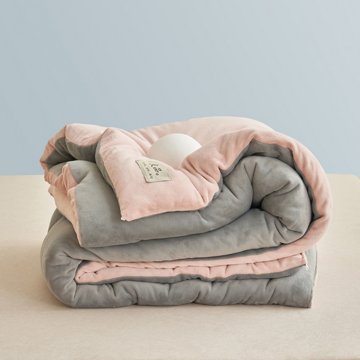 91家纺网 家纺一手货源 找家纺 2024新款双面牛奶绒德绒拼色冬被四件套 德绒拼色-豆沙