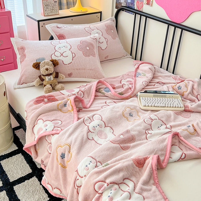 91家纺网 家纺一手货源 找家纺 倾慕家纺 2024新款加厚保暖6D立体雪花绒系列-毛毯 活泼小兔