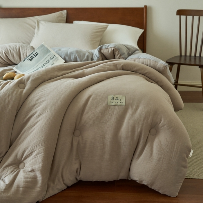 91家纺网 家纺一手货源 找家纺 子由 2024新款双层皱皱纱大豆纤维冬被被子被芯 双层纱-驼+灰