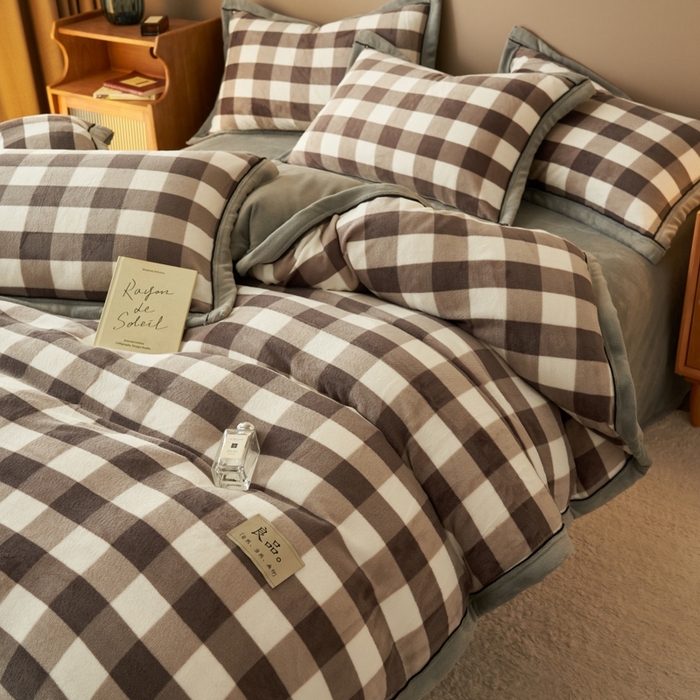 91家纺网 家纺一手货源 找家纺 2024新款无印风牛奶绒宽边可拆洗冬被被子被芯 无印风可拆洗冬被-大灰格