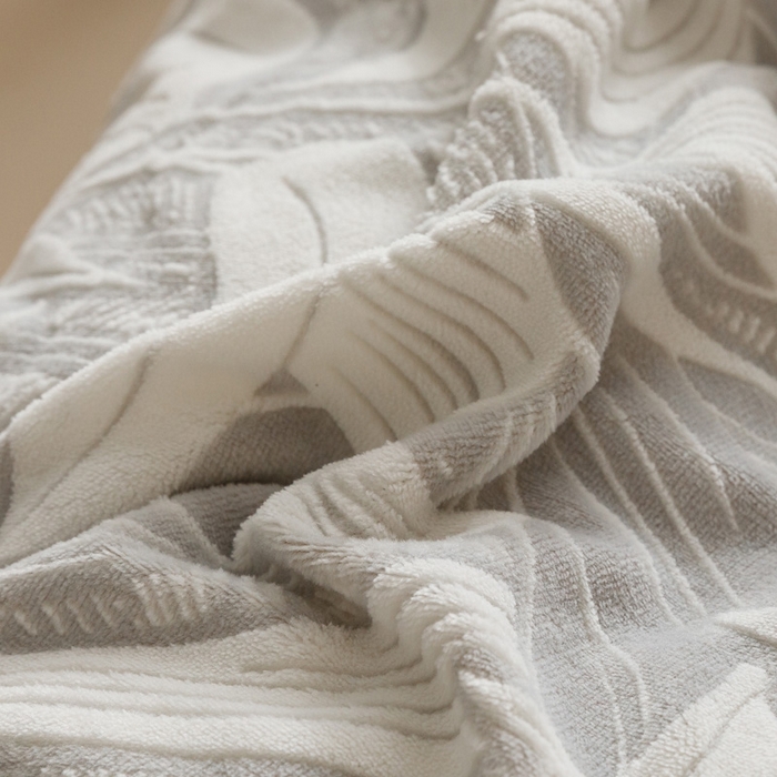 91家纺网 家纺一手货源 找家纺 2024新款牛奶绒染色雕花可拆洗冬被被子被芯 爱在春秋