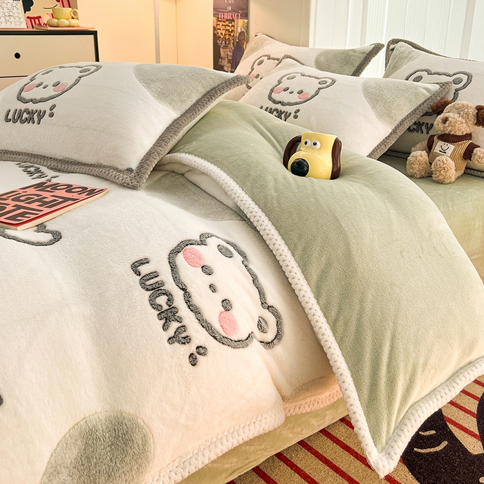 91家纺网 家纺一手货源 找家纺 倾慕家纺 2024新款加厚保暖6D立体雪花绒系列-单被套 奶茶小熊