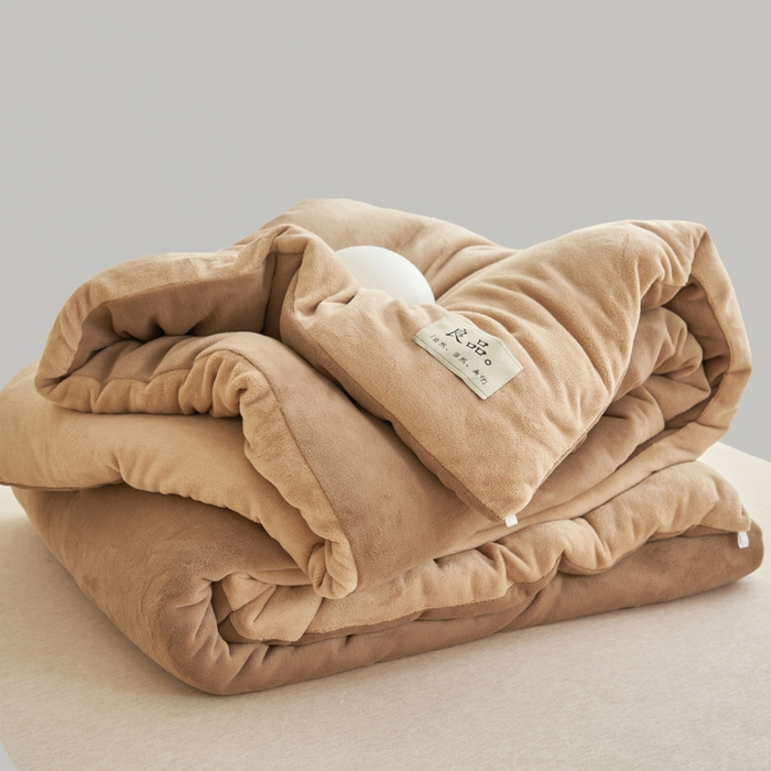 91家纺网 家纺一手货源 找家纺 2024新款双面牛奶绒德绒拼色冬被四件套 德绒拼色-浅驼