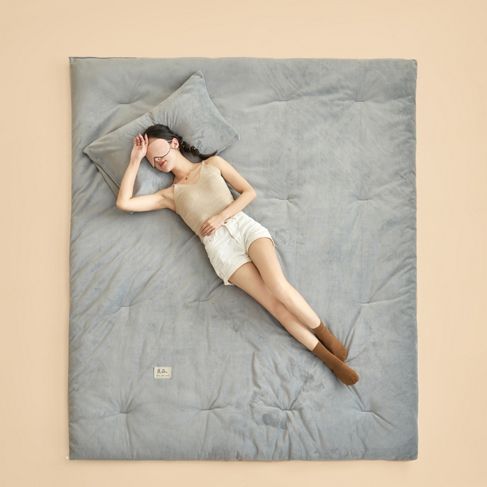 91家纺网 家纺一手货源 找家纺 2024新款双面牛奶绒德绒拼色冬被四件套 德绒拼色-浅灰