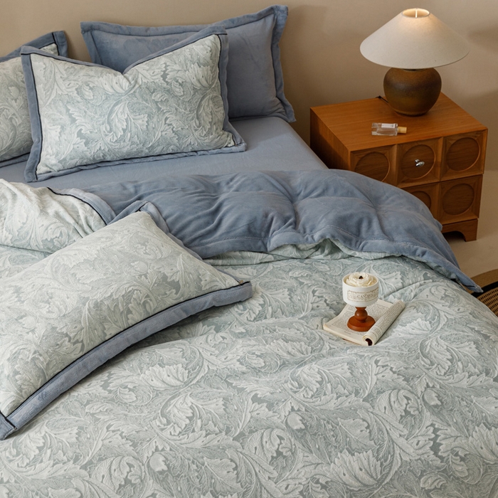 91家纺网 家纺一手货源 找家纺 2024新款牛奶绒染色雕花可拆洗冬被被子被芯 连枝