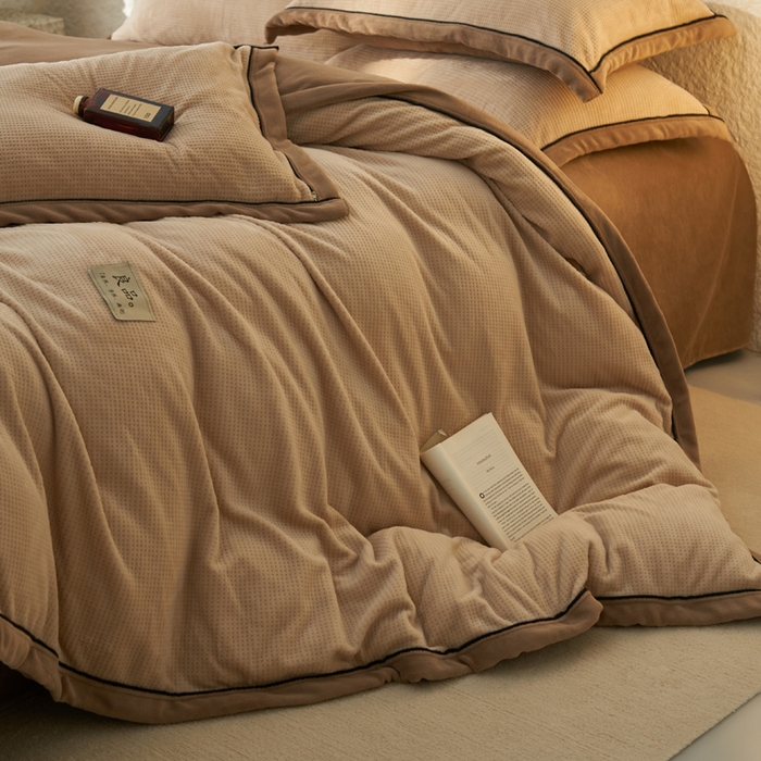 91家纺网 家纺一手货源 找家纺 2024新款牛奶绒华夫格可拆洗冬被被子被芯 华夫格可拆洗-驼色